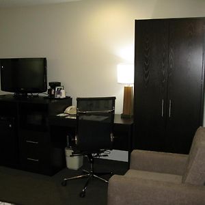 Queen Room Accessible or Nonsmoking
